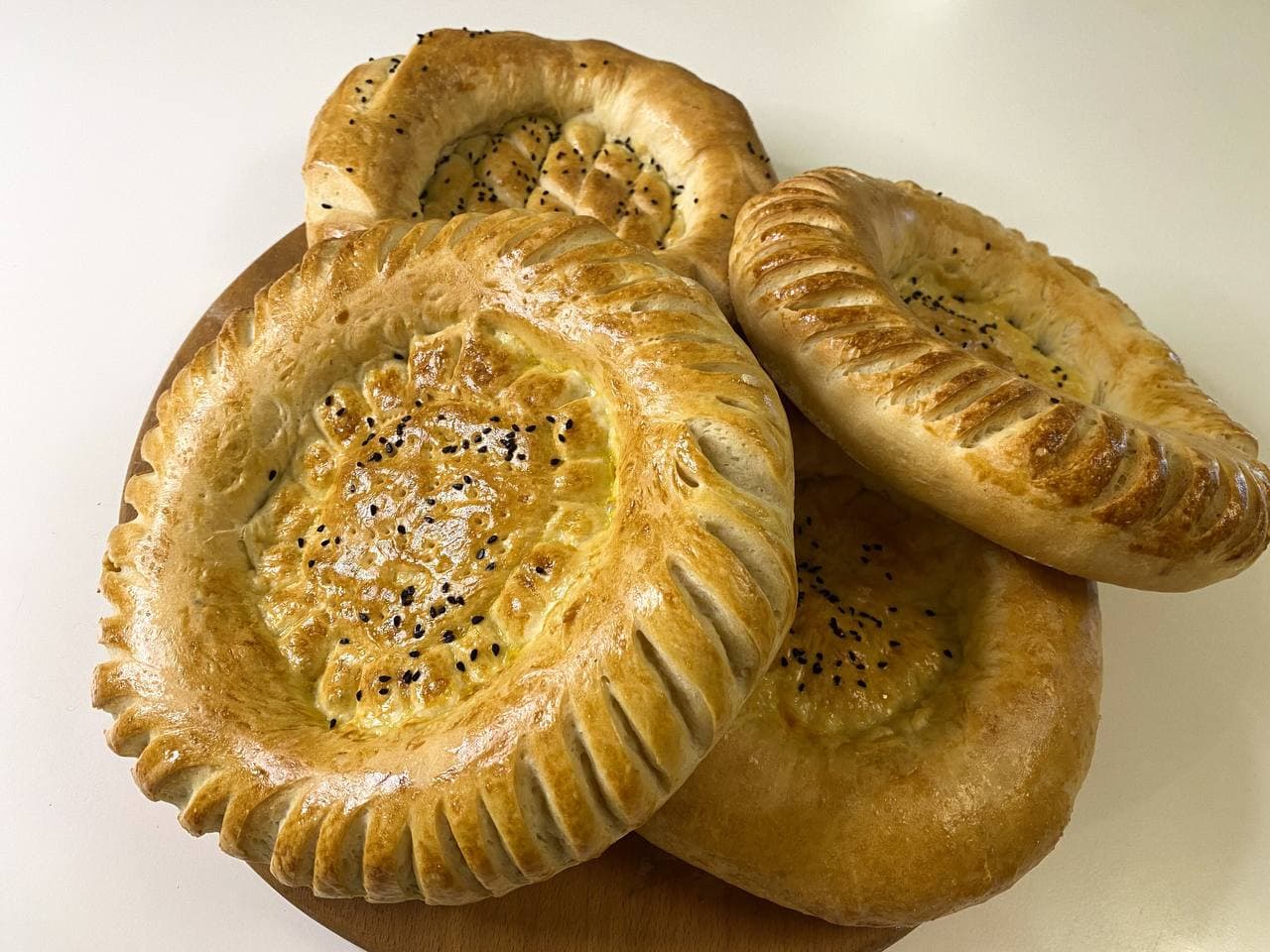 Кульча и таджикский хлеб Кульча запеченный хлеб