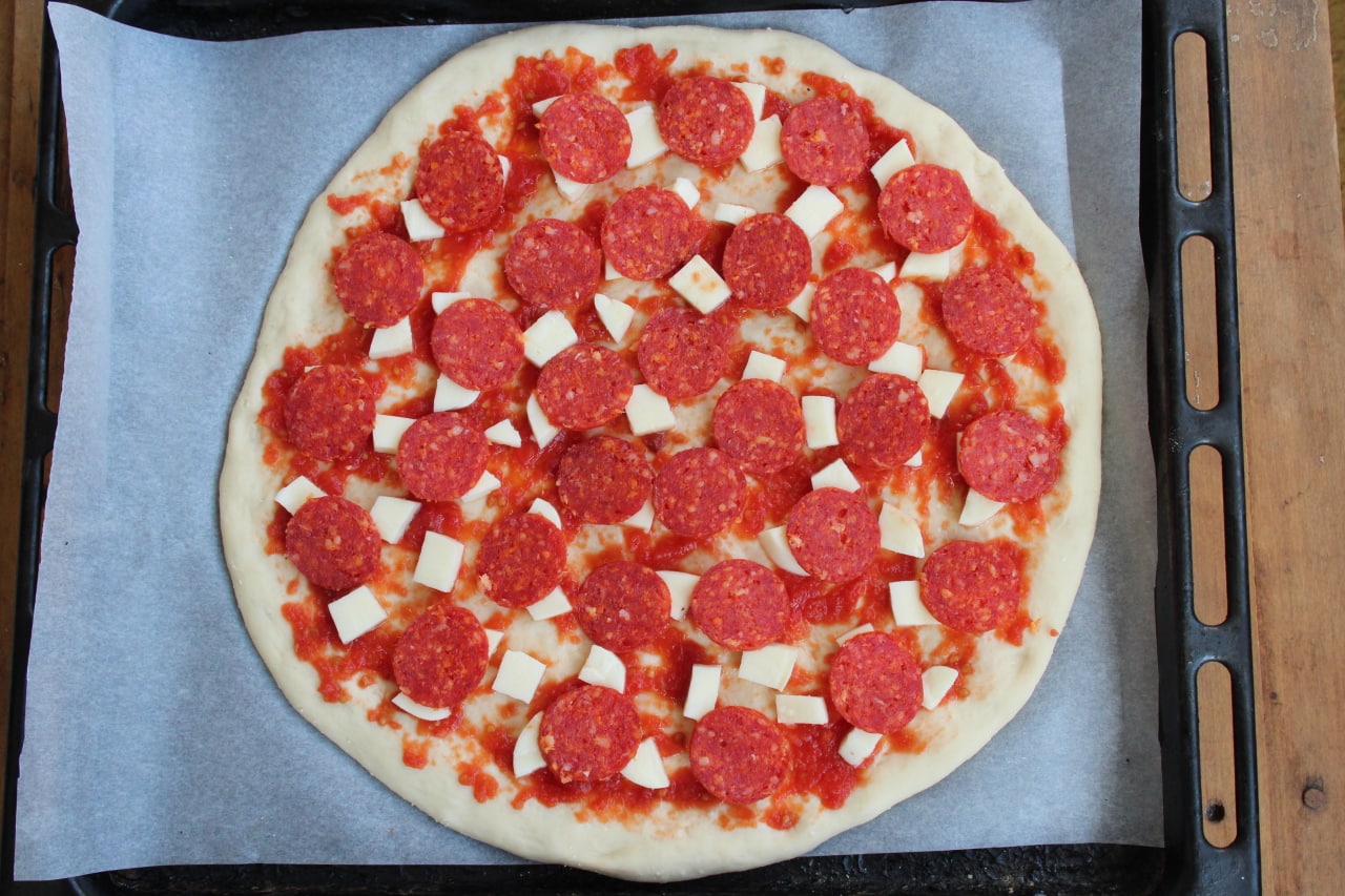 какую колбасу положить в пиццу пепперони в домашних фото 63