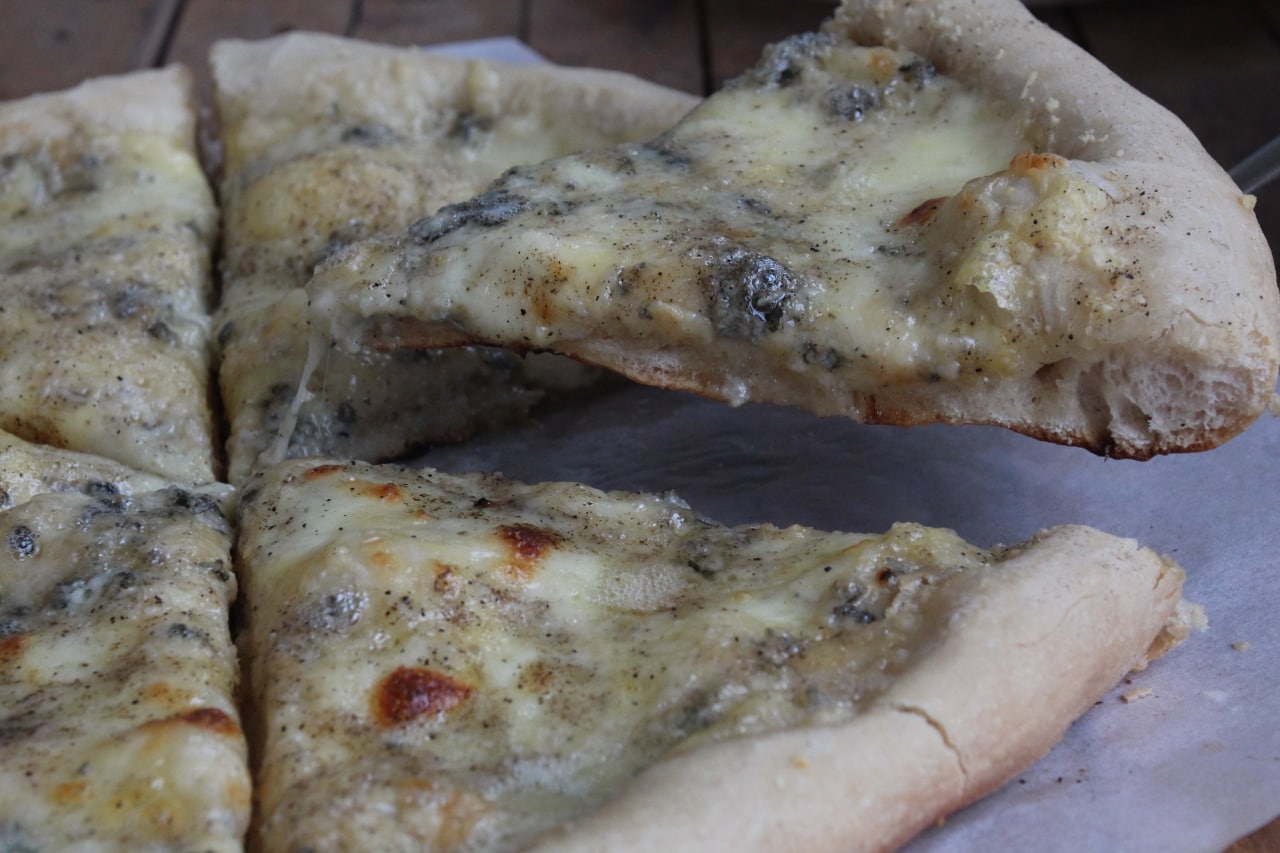 пицца четыре сыра рецепт в домашних фото 76