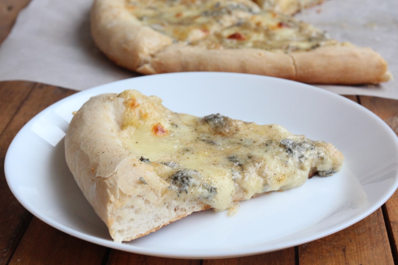 как приготовить пиццу четыре сыра в домашних фото 51